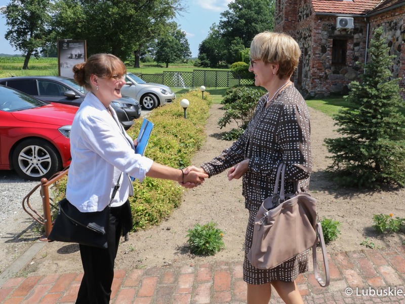 Spotkanie marszałek Elżbiety Anny Polak z Minister Finansów i Spraw Europejskich Landu Brandenburgia, Katrin Lange. Rozmowy dotyczyły m.in. pandemii oraz wspólnych planów na przyszłość.