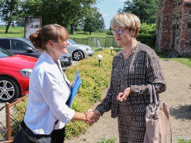 Spotkanie marszałek Elżbiety Anny Polak z Minister Finansów i Spraw Europejskich Landu Brandenburgia, Katrin Lange. Rozmowy dotyczyły m.in. pandemii oraz wspólnych planów na przyszłość.