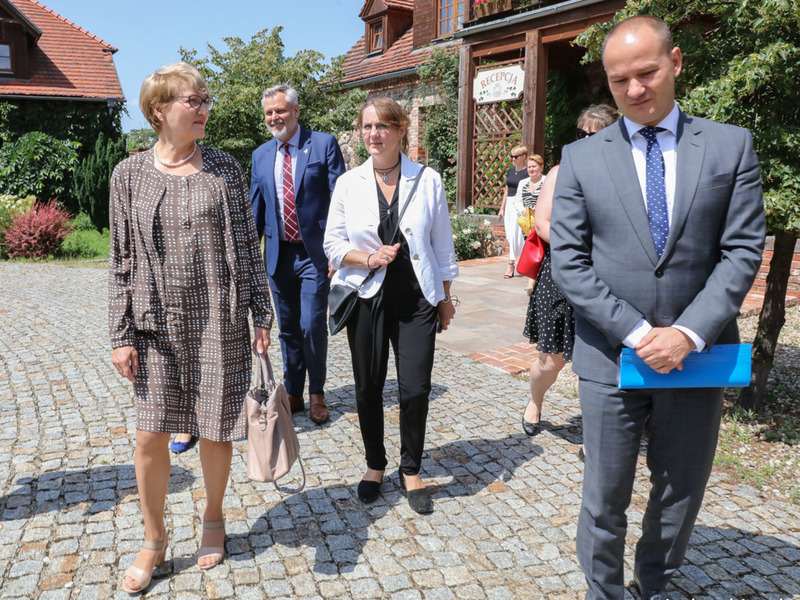 Spotkanie marszałek Elżbiety Anny Polak z Minister Finansów i Spraw Europejskich Landu Brandenburgia, Katrin Lange. Rozmowy dotyczyły m.in. pandemii oraz wspólnych planów na przyszłość.
