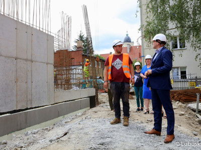 Modernizacja i rozbudowa Lubuskiego Teatru w Zielonej Górze. We wtorek (20 lipca) inwestycję odwiedził wicemarszałek Łukasz Porycki. 