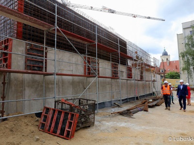 Modernizacja i rozbudowa Lubuskiego Teatru w Zielonej Górze. We wtorek (20 lipca) inwestycję odwiedził wicemarszałek Łukasz Porycki. 