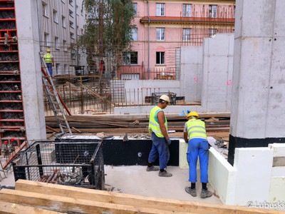 Modernizacja i rozbudowa Lubuskiego Teatru w Zielonej Górze. We wtorek (20 lipca) inwestycję odwiedził wicemarszałek Łukasz Porycki. 