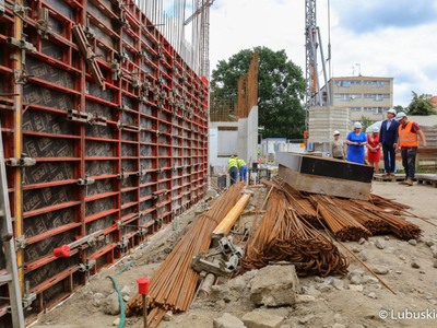 Modernizacja i rozbudowa Lubuskiego Teatru w Zielonej Górze. We wtorek (20 lipca) inwestycję odwiedził wicemarszałek Łukasz Porycki. 