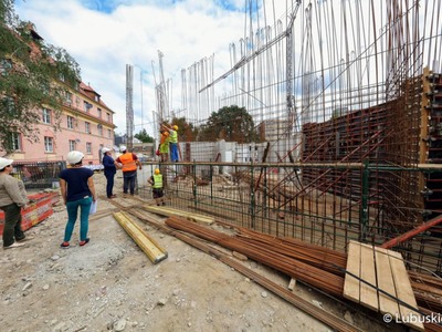 Modernizacja i rozbudowa Lubuskiego Teatru w Zielonej Górze. We wtorek (20 lipca) inwestycję odwiedził wicemarszałek Łukasz Porycki. 