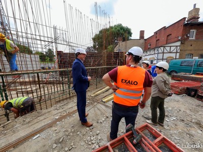 Modernizacja i rozbudowa Lubuskiego Teatru w Zielonej Górze. We wtorek (20 lipca) inwestycję odwiedził wicemarszałek Łukasz Porycki. 