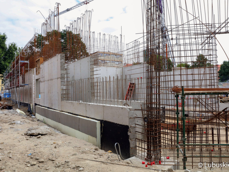 Modernizacja i rozbudowa Lubuskiego Teatru w Zielonej Górze. We wtorek (20 lipca) inwestycję odwiedził wicemarszałek Łukasz Porycki.