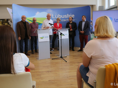 Konferencja prasowa "Festiwale filmowe i muzyczne lubuską marką", podczas której podpisano umowy na dofinansowanie festiwali: Muzyka w Raju oraz Lubuskie Lato Filmowe. 