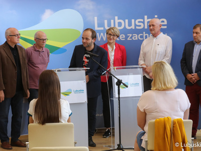 Konferencja prasowa "Festiwale filmowe i muzyczne lubuską marką", podczas której podpisano umowy na dofinansowanie festiwali: Muzyka w Raju oraz Lubuskie Lato Filmowe. 