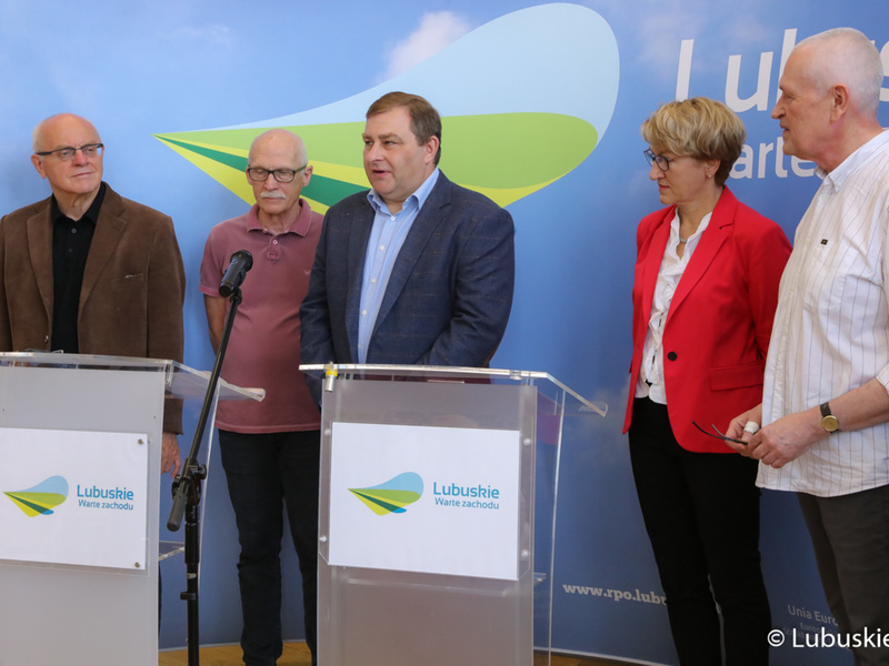 Konferencja prasowa "Festiwale filmowe i muzyczne lubuską marką", podczas której podpisano umowy na dofinansowanie festiwali: Muzyka w Raju oraz Lubuskie Lato Filmowe.