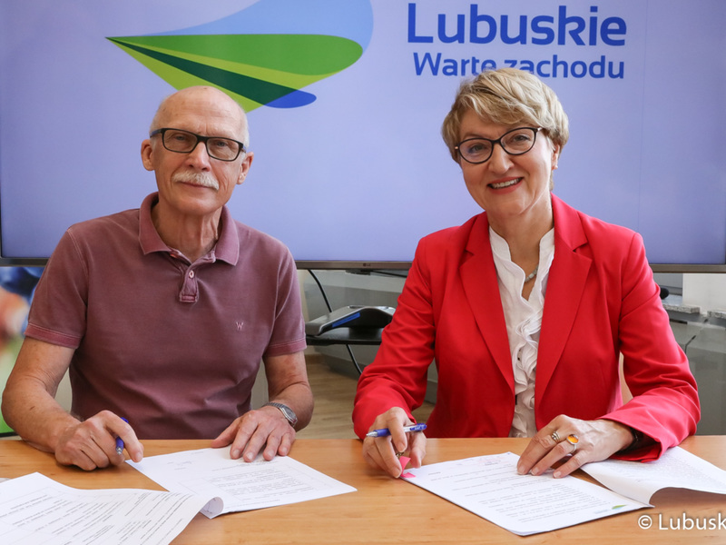 Konferencja prasowa "Festiwale filmowe i muzyczne lubuską marką", podczas której podpisano umowy na dofinansowanie festiwali: Muzyka w Raju oraz Lubuskie Lato Filmowe.