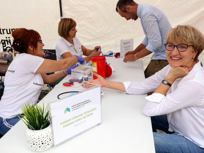 Lubuski Piknik Zdrowia w Świebodzinie. Z bezpłatnego badania skorzystała także marszałek Elżbieta Anna Polak (na zdjęciu).