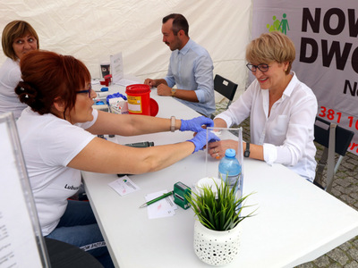 Lubuski Piknik Zdrowia w Świebodzinie. Z bezpłatnego badania skorzystała także marszałek Elżbieta Anna Polak (na zdjęciu).