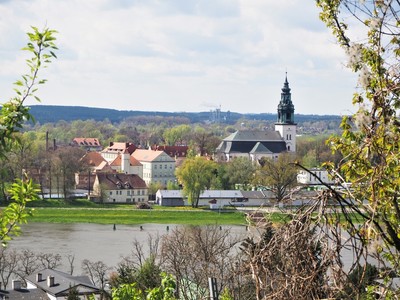 Krosno Odrzańskie, historyczna część miasta. Zamek to budowla z przełomu XII i XIII w. Był jedną z głównych rezydencji księcia piastowskiego Henryka I Brodatego, syna Bolesława Wysokiego i księżniczki niemieckiej Krystyny. Kościół - kościół pw. Św. Jadwigi Śląskiej, który powstał na zrębie świątyni ufundowanej przez księżnę Jadwigę Śląską. Fot. Małgorzata Kucikiewicz.
