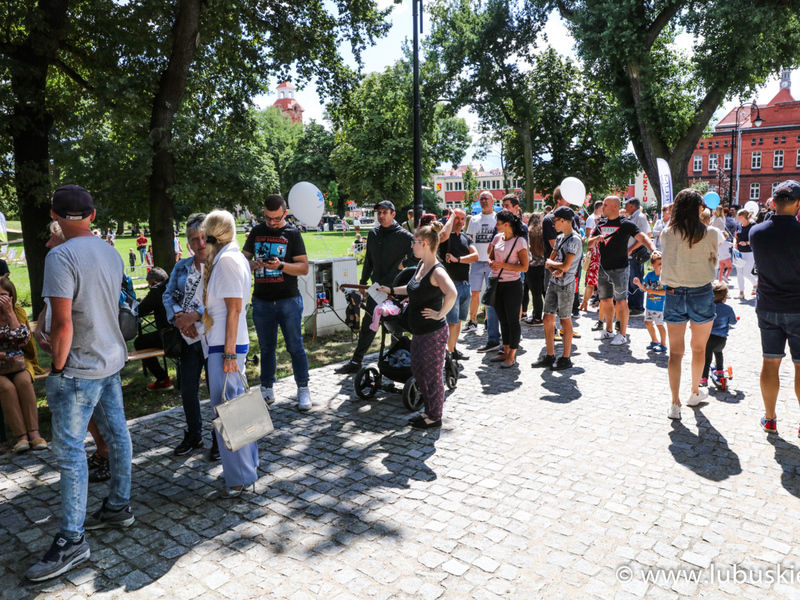 Kolejka do szczepień przeciwko COVID-19