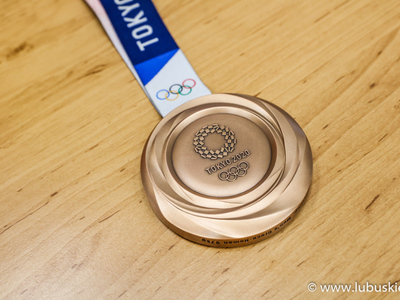 Medal awers
