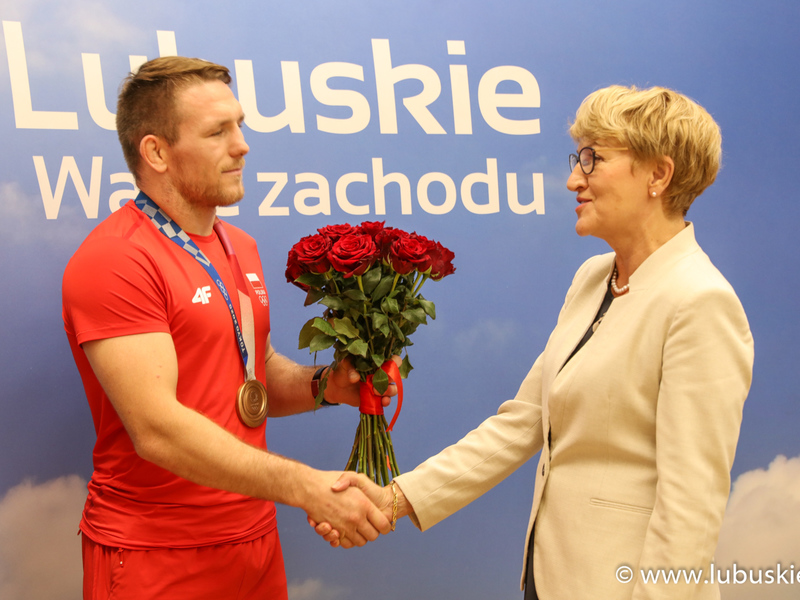Wręczanie kwiatów