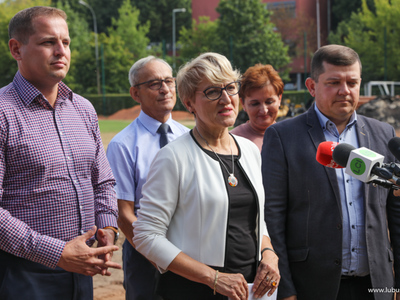 Przemawia Elżbieta Anna Polak