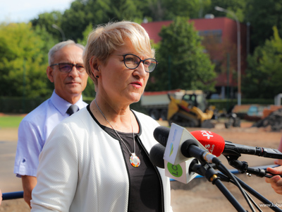 Przemawia Elżbieta Anna Polak