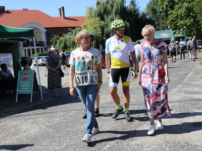 marszałek Elżbieta Anna Polak, radny Sebastian Ciemnoczołowski i wójt Trzebiechowa