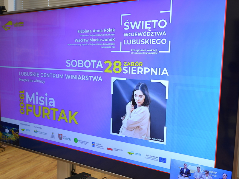 Telewizor z wyświetlonym programem Święta Województwa Lubuskiego.