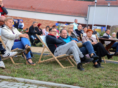 Publiczność na koncercie Misi Furtak podczas Święta Województwa Lubuskiego w Zaborze
