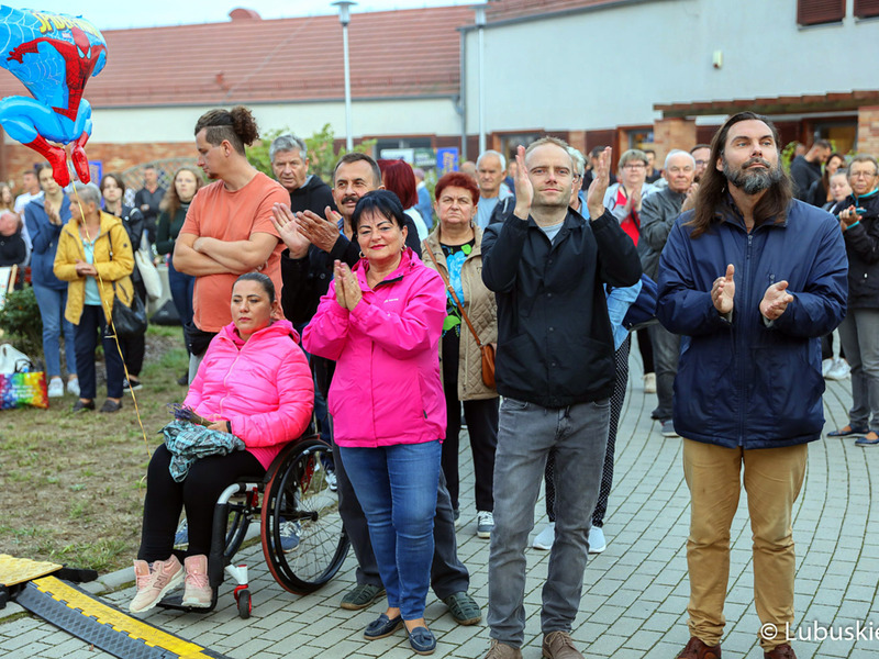 Publiczność na koncercie Misi Furtak podczas Święta Województwa Lubuskiego w Zaborze