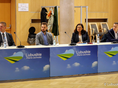 Lubuskie Forum Innowacji w Zielonej Górze. Na zdjęciu uczestnicy spotkania. 