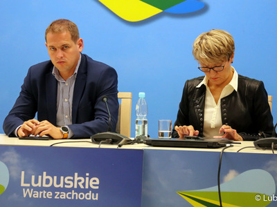 Lubuskie Forum Innowacji w Zielonej Górze. Na zdjęciu od lewej: wicemarszałek Łukasz Porycki oraz marszałek Elżbieta Anna Polak.