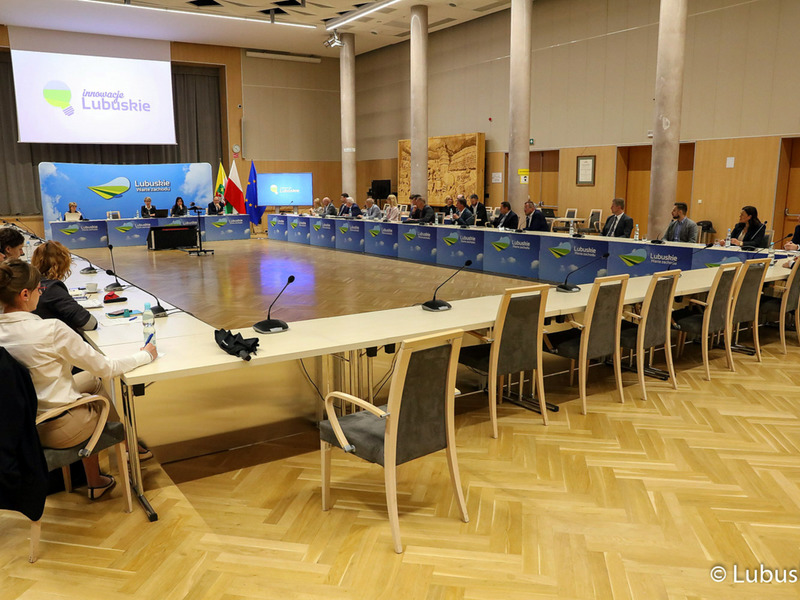 Lubuskie Forum Innowacji w Zielonej Górze. Na zdjęciu uczestnicy spotkania.