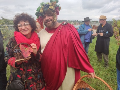 Wielu winobraniowych gości zabiegało o fotkę z Bachusem