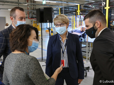 Światowy lider branży e-commerce, firma Amazon oficjalnie otworzyła robotyczne centrum logistyczne w Świebodzinie. W uroczystości udział wzięła marszałek Elżbieta Anna Polak.