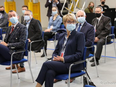 Światowy lider branży e-commerce, firma Amazon oficjalnie otworzyła robotyczne centrum logistyczne w Świebodzinie. W uroczystości udział wzięła marszałek Elżbieta Anna Polak.