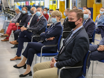 Światowy lider branży e-commerce, firma Amazon oficjalnie otworzyła robotyczne centrum logistyczne w Świebodzinie. W uroczystości udział wzięła marszałek Elżbieta Anna Polak.