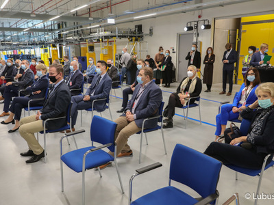Amazon – światowy lider branży e-commerce oficjalnie otworzył robotyczne centrum logistyczne w Świebodzinie. W uroczystości udział wzięła marszałek Elżbieta Anna Polak oraz przewodniczący sejmiku Wacław Maciuszonek.