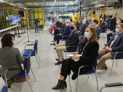Światowy lider branży e-commerce, firma Amazon oficjalnie otworzyła robotyczne centrum logistyczne w Świebodzinie. W uroczystości udział wzięła marszałek Elżbieta Anna Polak oraz przewodniczący sejmiku Wacław Maciuszonek.