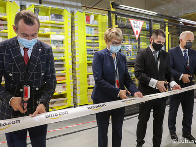 Amazon – światowy lider branży e-commerce oficjalnie otworzył robotyczne centrum logistyczne w Świebodzinie. W uroczystości udział wzięła marszałek Elżbieta Anna Polak.