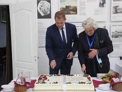 Tort miał naturalnie formę księgi