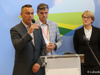Konferencja prasowa na temat dofinansowania dla lubuskich szpitali w Zielonej Górze, Gorzowie i Ciborzu. Przy mikrofonie prezes szpitala w Ciborzu, Tomasz Kowalski.
