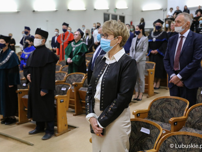 Marszałek Elżbieta Anna Polak podczas inauguracji roku akademickiego 2021/2022 na Uniwersytecie Zielonogórskim
