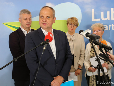 Konferencja prasowa po obradach Lubuskiej Rady Zdrowia. Przy mikrofonie prezes gorzowskiego szpitala Jerzy Ostrouch.