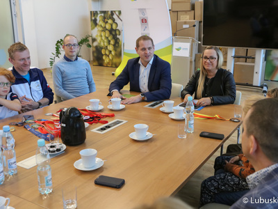 Spotkanie wicemarszałka Łukasza Poryckiego z młodymi karatekami z Akademii BUDO i Rozwoju Osobowości w Zielonej Górze.