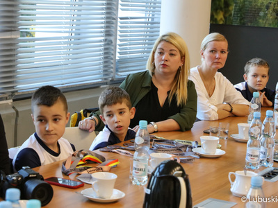 Spotkanie wicemarszałka Łukasza Poryckiego z młodymi karatekami z Akademii BUDO i Rozwoju Osobowości w Zielonej Górze.