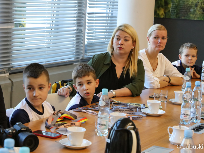 Spotkanie wicemarszałka Łukasza Poryckiego z młodymi karatekami z Akademii BUDO i Rozwoju Osobowości w Zielonej Górze.