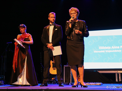 Wystąpienie marszałek Elżbiety Anny Polak podczas uroczystej gali Kongresu Gospodarczego - Lubuskie 2021 w Lubuskim Teatrze w Zielonej Górze. W jej trakcie poznaliśmy laureatów Nagrody Gospodarczej Marszałka Województwa Lubuskiego 2021.
