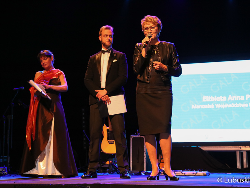 Wystąpienie marszałek Elżbiety Anny Polak podczas uroczystej gali Kongresu Gospodarczego - Lubuskie 2021 w Lubuskim Teatrze w Zielonej Górze. W jej trakcie poznaliśmy laureatów Nagrody Gospodarczej Marszałka Województwa Lubuskiego 2021.