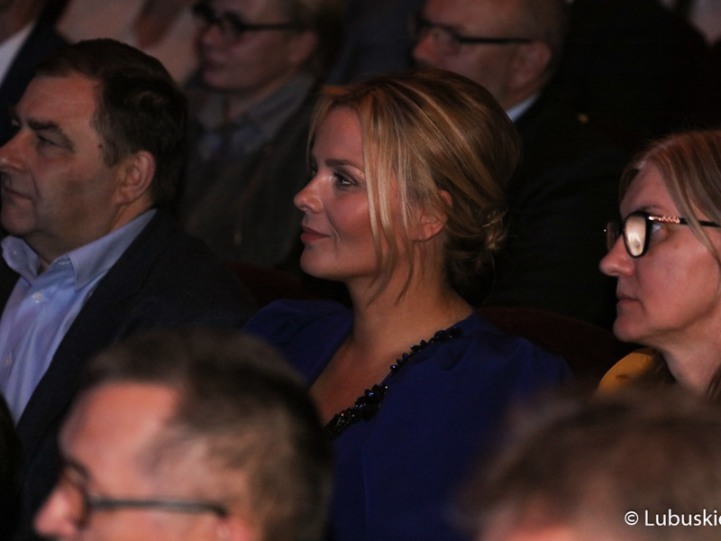 W gali udział wzięli: posłowie na Sejm RP: Waldemar Sługocki i Bogusław Wontor, radni województwa: Anna Synowiec (w środku), Grzegorz Potęga (z lewej), Sebastian Ciemnoczołowski, Małgorzata Paluch-Słowińska (z prawej), Aleksandra Mrozek, Zbigniew Koscik, władze uczelni, przedsiębiorcy i samorządowcy.