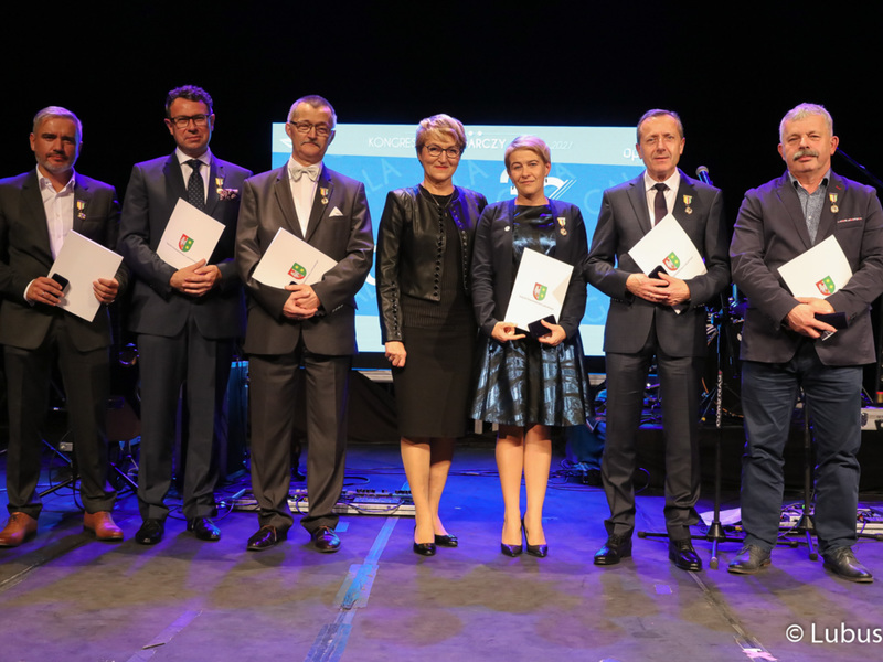 Podczas gali marszałek Elżbieta Anna Polak oraz przewodniczący sejmiku Wacław Maciuszonek wręczyli także Odznaki Honorowe Zasłużony dla Województwa Lubuskiego.