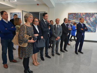 Wizyta delegacji francuskiej w regionie lubuskim podczas zwiedzania Muzeum Ziemi Lubuskiej w Zielonej Górze.