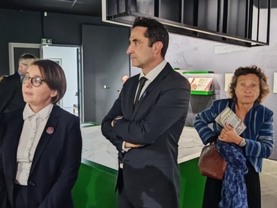 Wizyta delegacji francuskiej w regionie lubuskim podczas zwiedzania Muzeum Ziemi Lubuskiej w Zielonej Górze.