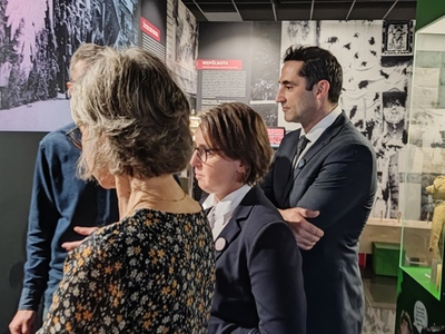 Wizyta delegacji francuskiej w regionie lubuskim podczas zwiedzania Muzeum Ziemi Lubuskiej w Zielonej Górze.
